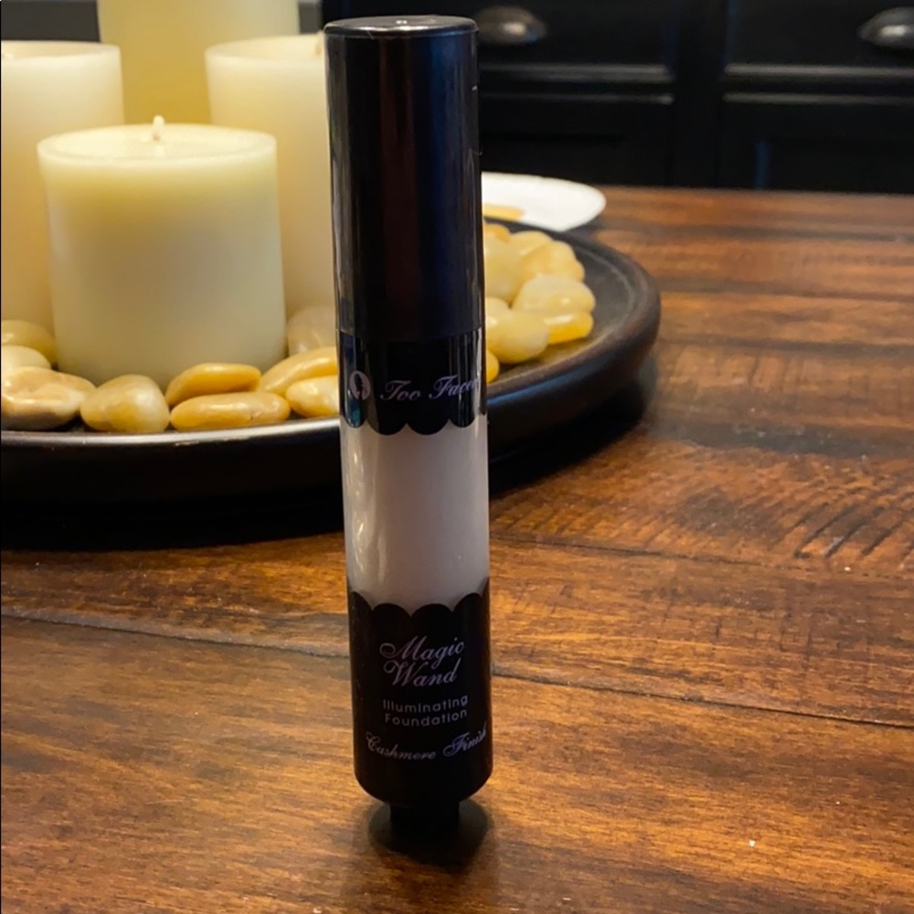 Too Faced Magic Wand Illuminating Foundation Paris